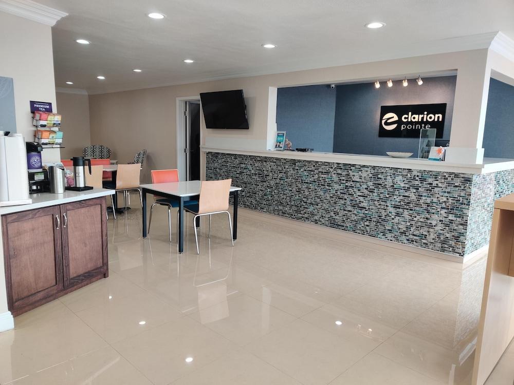 Готель Clarion Pointe Fresno Near Yosemite Екстер'єр фото