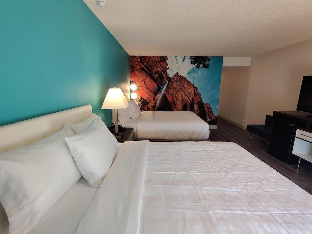 Готель Clarion Pointe Fresno Near Yosemite Екстер'єр фото