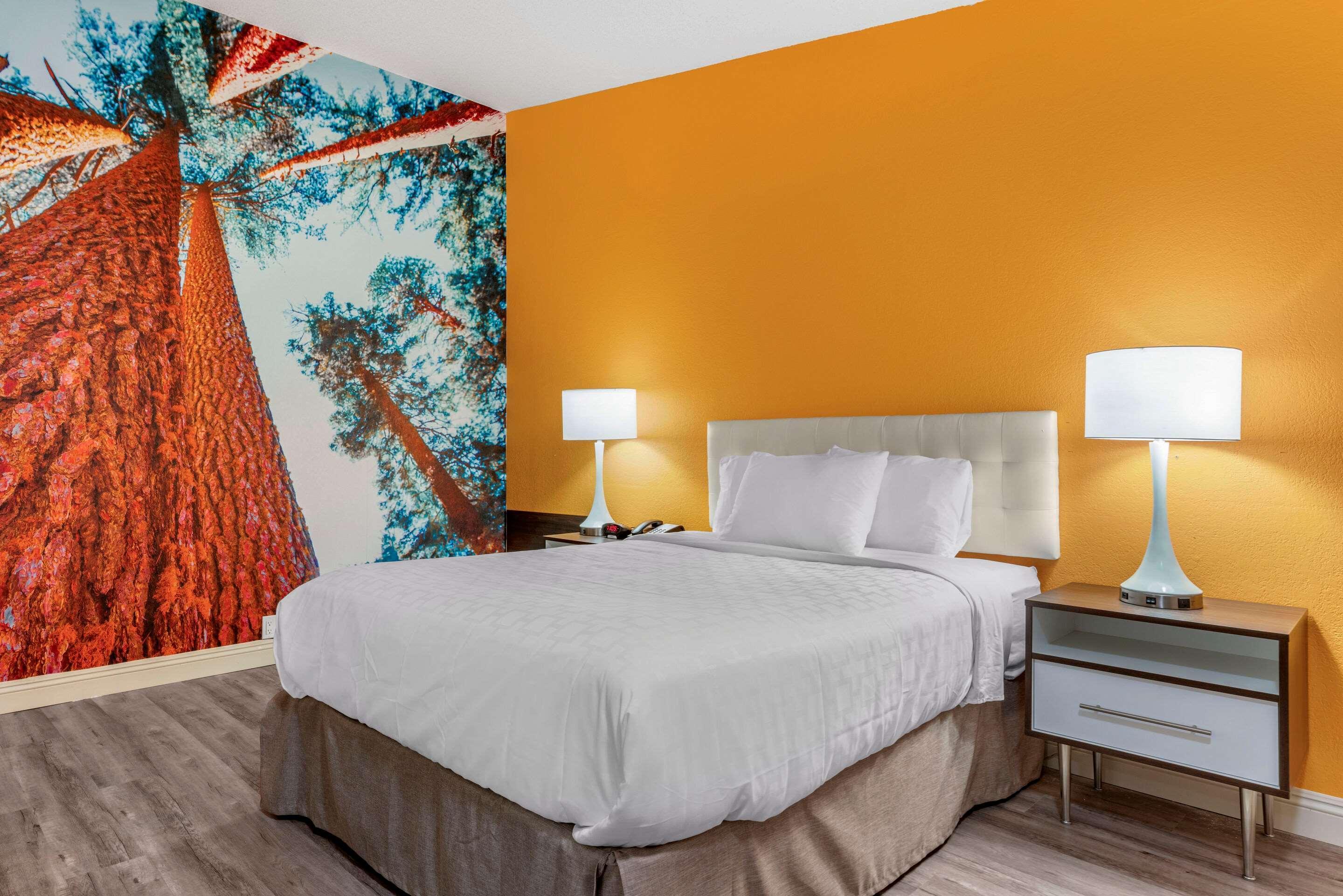 Готель Clarion Pointe Fresno Near Yosemite Екстер'єр фото