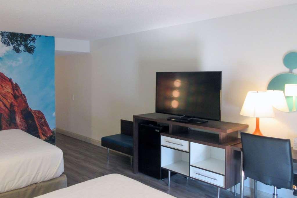 Готель Clarion Pointe Fresno Near Yosemite Номер фото