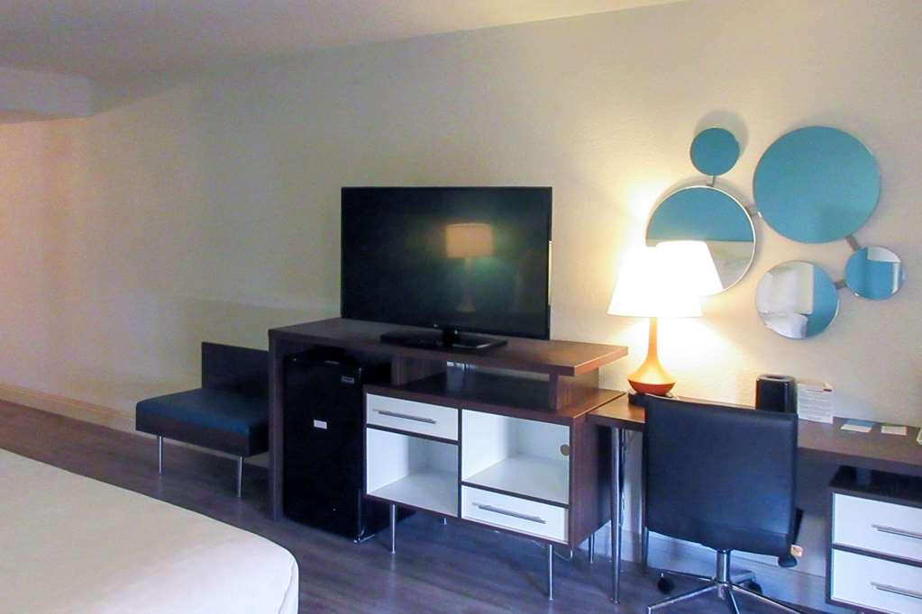 Готель Clarion Pointe Fresno Near Yosemite Номер фото